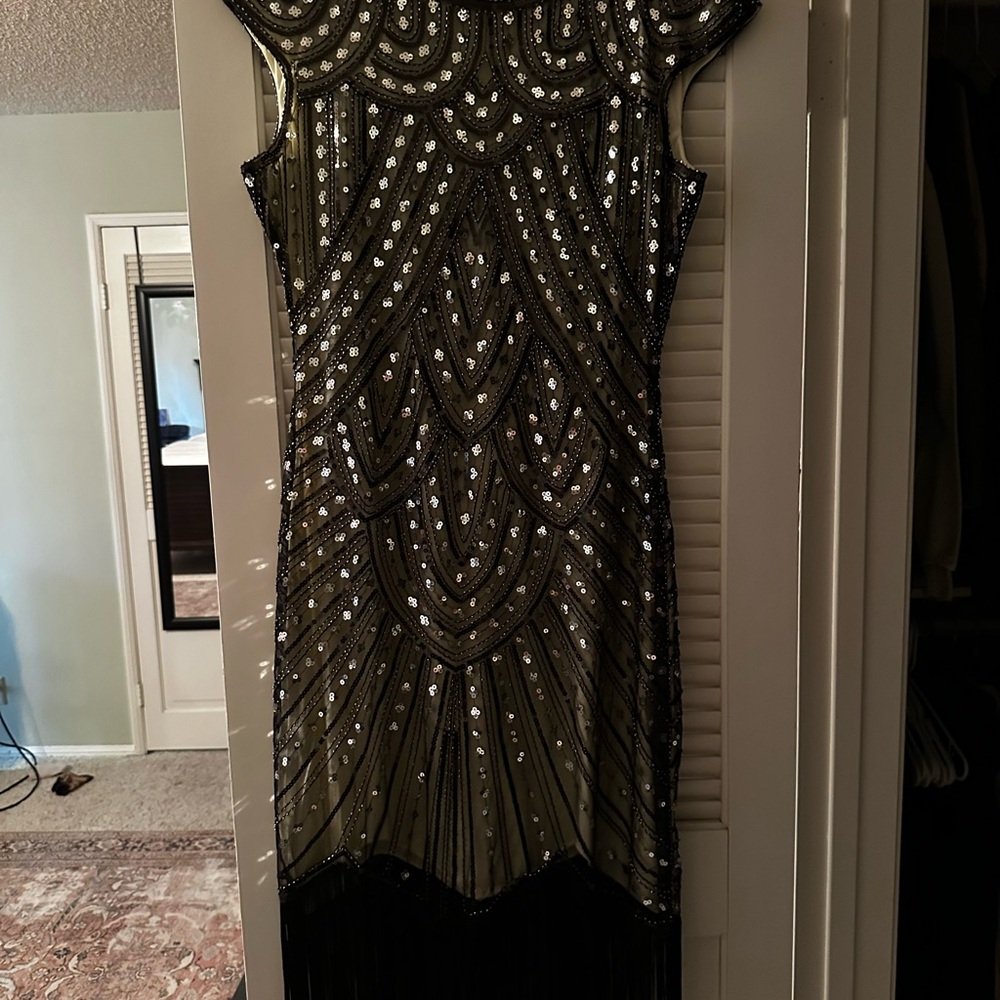 Elegant Black and Gold 1920’s Women’s Flapper Dress